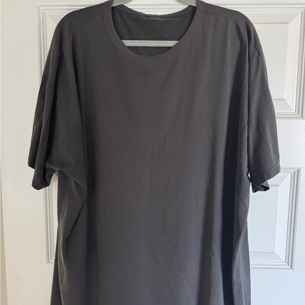 2 Lululemon Oversized Tee Shirt Dark Grey and Sand XXL